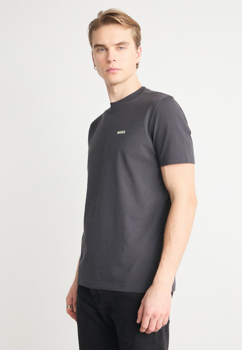 BOSS Basic póló - charcoal