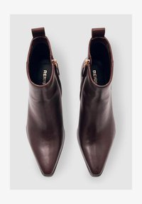 Unausgewählt, oxblood