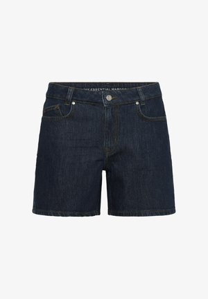 Sötétkék farmer rövidnadrág elöl gombbal, cipzárral, övbújtatókkal és öt zsebbel, fehér háttér előtt bemutatva.