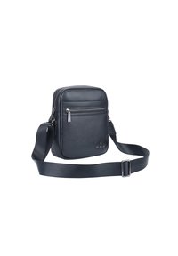 Borsa a tracolla in pelle nera con finitura testurizzata, dotata di tasca frontale con zip, tracolla regolabile e dettaglio del logo su un lato.