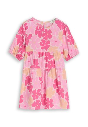Robe à manches courtes pour tout-petit avec jupe à volants imprimée de motifs floraux en rose, pêche et fuchsia, dotée d'un col rond et d'une fermeture à boutons au dos.