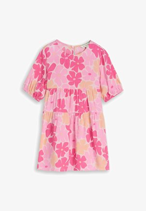 Vestido de manga corta para niño pequeño con falda de capas en patrón floral rosa, durazno y fucsia, con cuello redondo y cierre de botones en la espalda.