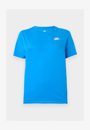 Camiseta Nike azul de manga corta con cuello redondo y logo blanco de Nike en la parte superior izquierda del pecho sobre un fondo liso.