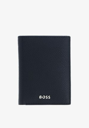 Portefeuille bifold en cuir texturé noir avec le logo argenté "BOSS" sur le devant, présenté fermé sur fond blanc.