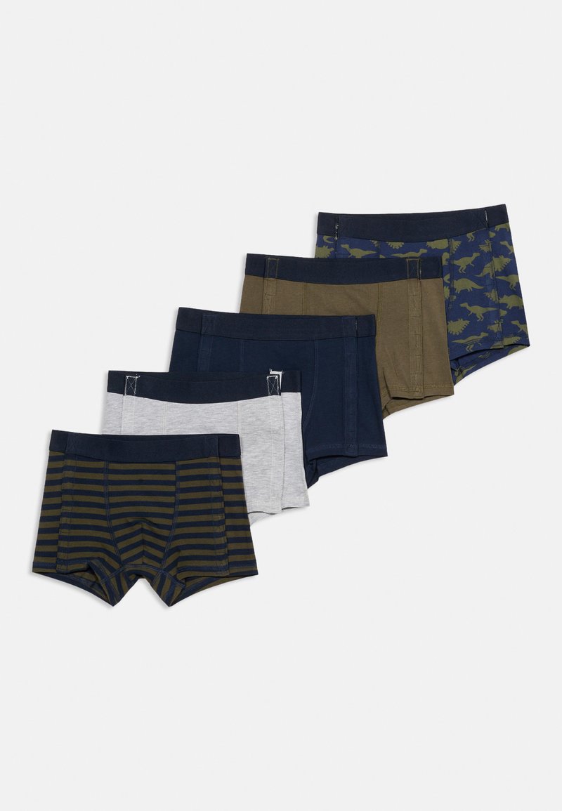 Cinq paires de boxers pour garçons en bleu marine, gris, olive, rayé et imprimé dinosaure, disposées en rangée décalée.