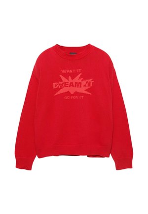 Rød strikket sweater med rund halsudskæring, der har et forhøjet grafisk design med teksten "ØNSK DET DRØM DET GÅ EFTER DET" i en lysere nuance.