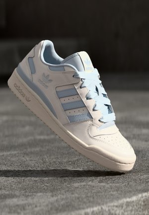 FORUM LOW CL - Trainers - off white/halo blue