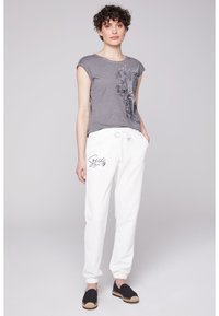 Soccx MIT GLITTER PRINT - Pantalones deportivos - ivory
