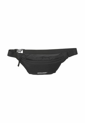 Sac banane en nylon noir avec une forme courbée, une sangle ajustable, une poche zippée à l'avant et un texte logo blanc sur le bas à l'avant.