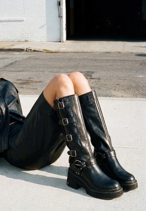 Buffalo, BULL HI FB - Platform boots - black