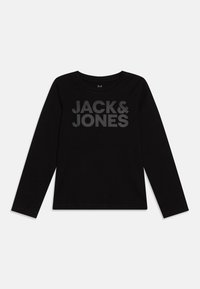 Juodas ilgomis rankovėmis marškinėliai, pagaminti iš medvilnės. Priekyje centrinėje dalyje užrašas "JACK&JONES" su dideliu šriftu, šiek tiek blizgantis. Apvalus kaklas.
