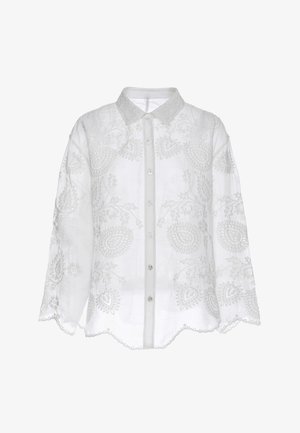 Weiße transparente Langarmbluse mit floraler Stickerei, durchgeknöpft, spitzem Kragen und gewellten Saumkanten.