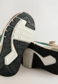 Next BUBBLE - Lær-at-gå-sko - brown green colourblock