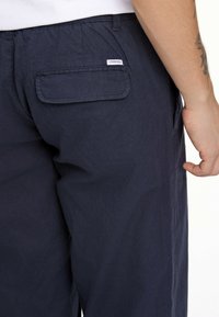 Lindbergh Pantalones - dk navy
