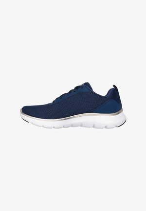 Chaussure de sport en mesh bleu marine avec semelle blanche coussinée, laçage à l'avant et bordure grise, montrée de profil sur fond blanc.