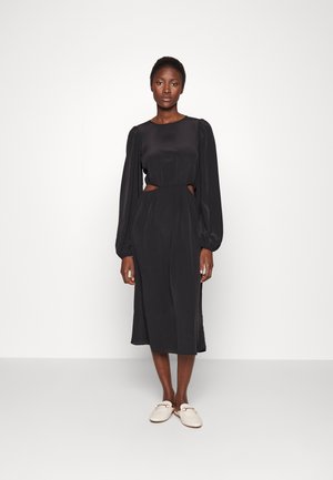 Vero Moda Tall VMNYA CATCH CUT OUT CALF DRESS - Φόρεμα ημέρας - black