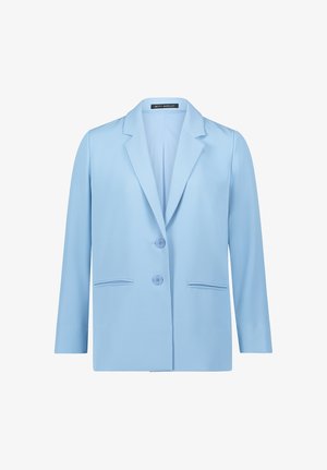 Hellblaues Damenblazer mit Stegkragen, zwei Knöpfen und zwei vorderen Leistentaschen, auf weißem Hintergrund dargestellt.