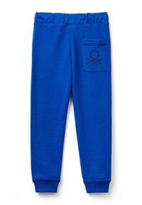 Niebieskie spodnie dresowe z elastycznym paskiem w talii, ściągaczami na nogawkach oraz tylną kieszenią z ciemnoniebieskim logo.