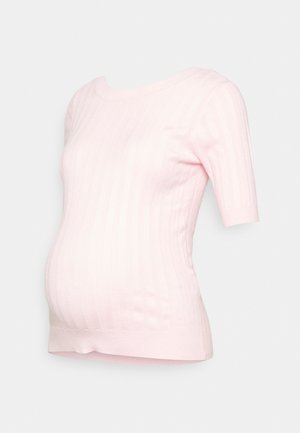 Top de maternidade em rosa claro, com mangas curtas, design ajustado e decote redondo, apresentando uma textura suave e tecido elástico.