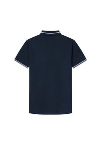 Námořnický polo triko s klasickým designem, krátkými rukávy a kontrastním bílým lemováním na límci a okrajích rukávů. Hladká textura.