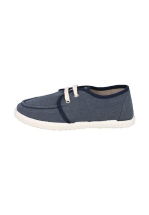 Zapato informal de tela azul marino con cordones blancos, ribete oscuro y suela de goma blanca, mostrado de lado sobre fondo blanco.