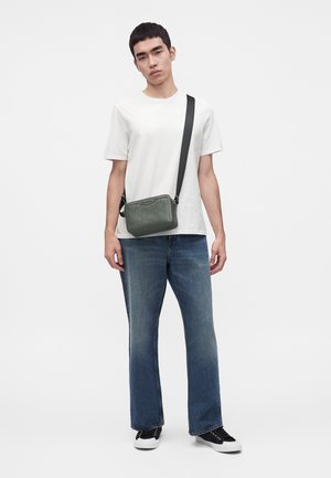 KARL LAGERFELD, K/LOOM CAMERA BAG - Τσάντα χιαστί - thyme