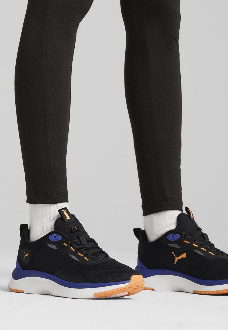 Puma SOFTRIDE ORLA SNEAKERS - Tenisky - black shadow gray bright melon lapis lazuli white