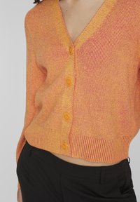 VILA VIRIL - Adīta jaka - solar power/tigerlily