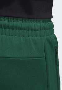 adidas Originals Träningsbyxor - green