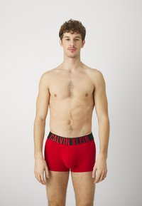 Calvin Klein Underwear - TRUNK 3 PACK - Hlače - black/pompeian red/grey sky Minijatura 1