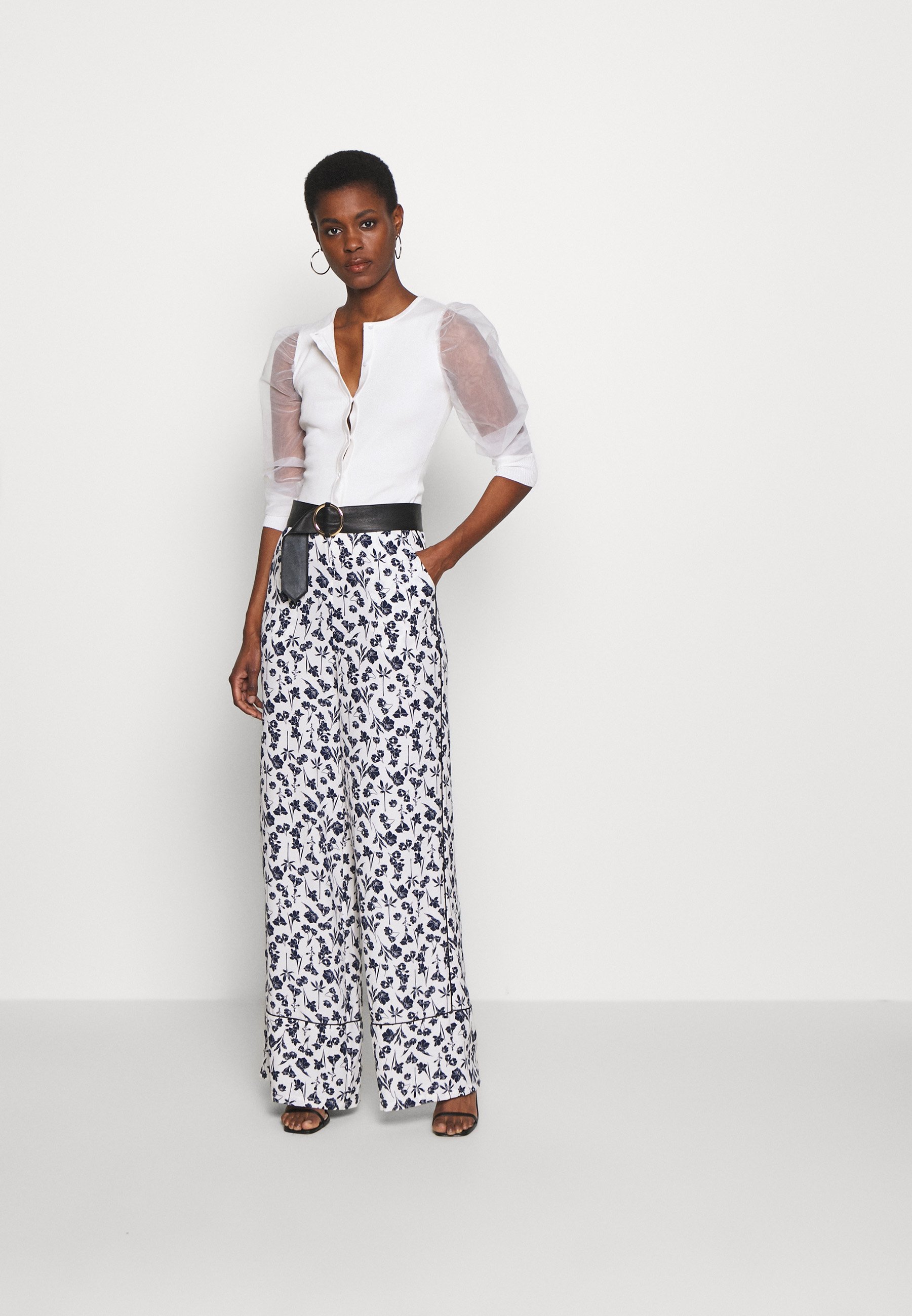 Missguided Tall FLORAL WIDE LEG TROUSERS Bukse white Missguided Tall FLORAL WIDE LEG TROUSERS - Bukse - white