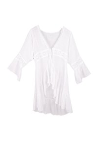 Blusa bianca leggera con scollatura a V profonda, rifiniture in pizzo, orlo a volant e maniche a campana, realizzata in tessuto morbido e traspirante.