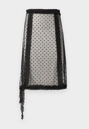 Jupe noire transparente avec motif à pois, bordure à volants et design asymétrique avec un côté plus long, fabriquée en tissu léger.