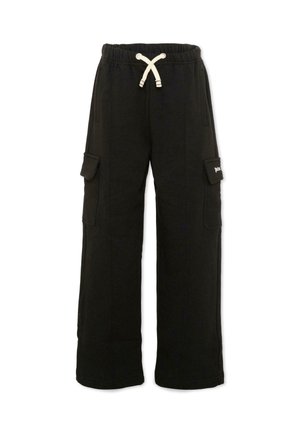 Schwarze Cargo-Hose mit weitem Bein, elastischem Bund, weißem Kordelzug, seitlichen Klappentaschen und kleinem Logo auf der Klappe der rechten Tasche.