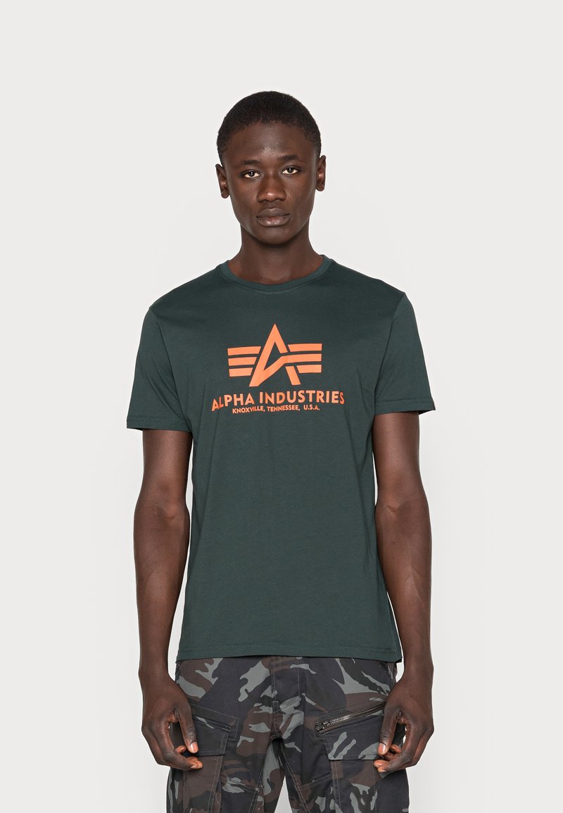 Herren T-Shirts basic | Alpha Industries BASIC 2 PACK T-Shirt print grey black/dark petrol/dunkelgrau - QN64695 Herren T-Shirts basic | Alpha Industries BASIC 2 PACK T-Shirt print grey black/dark petrol/dunkelgrau - QN64695