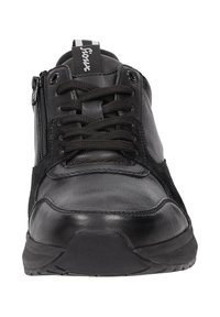 Schwarze Sneaker aus Leder mit strukturierten Einsätzen, Schnürung vorne und seitlichem Reißverschluss. Verfügt über eine robuste Gummisohle und kontrastierende Markenlogo auf der Lasche.