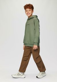 s.Oliver MIT GROSSEM GRAFFITI-PRINT - Hoodie - olivgrün