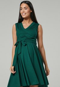 Unselected, dark green