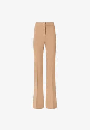 Pantaloni a zampa d'elefante beige, a vita alta, con una texture liscia e linee pulite. Nessun accessorio o tasche visibili. Progettati per una vestibilità su misura.