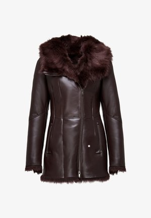 Giacca in pelle marrone con colletto in pelliccia sintetica. Presenta una chiusura con zip e due tasche laterali. Dettagli in pelliccia testurizzata sui polsini e sull'orlo.