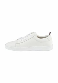 Witte lederen sneaker met een gladde afwerking, ronde neus, platte witte zool en vetersluiting. Kenmerkt zich door een minimalistisch design en subtiele accenten.