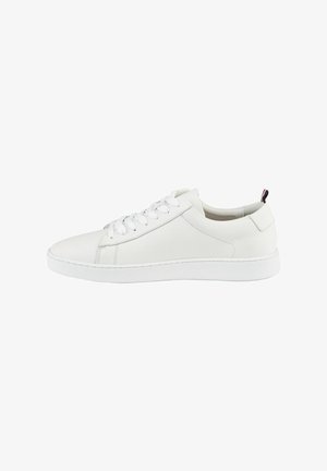 Weiße Ledersneaker mit glatter Oberfläche, runder Zehenpartie, flacher weißer Sohle und Schnürung vorne. Verfügt über ein minimalistisches Design und dezente Akzente.