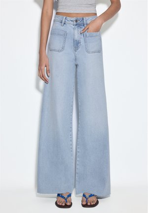 Stradivarius STRAIGHT-FIT JEANS WITH POCKETS 07262251 - Jeans baggy - light-blue denim