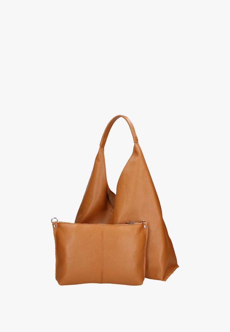 Borsa hobo in pelle marrone chiaro con una forma ampia e alta e una lunga maniglia. Include una pochette zip removibile in materiale e colore abbinati.