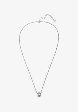 Sudraba ķēdes kaklarota ar gludu, apaļu posmu dizainu, ar apaļu "G" piekariņu un regulējamu aizdari ar ķēdi.