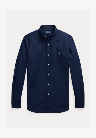 Granatowa koszula na długi rękaw z zapięciem na guziki, kołnierzykiem zapinanym na guziki oraz małym haftowanym logo Polo Ralph Lauren na lewej piersi.