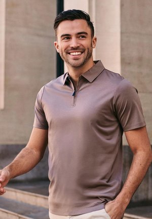 Suitable, HALF ZIP POLO - - Poloshirt - bruin