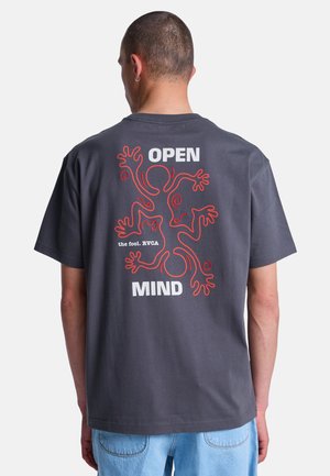 - T-shirt z nadrukiem