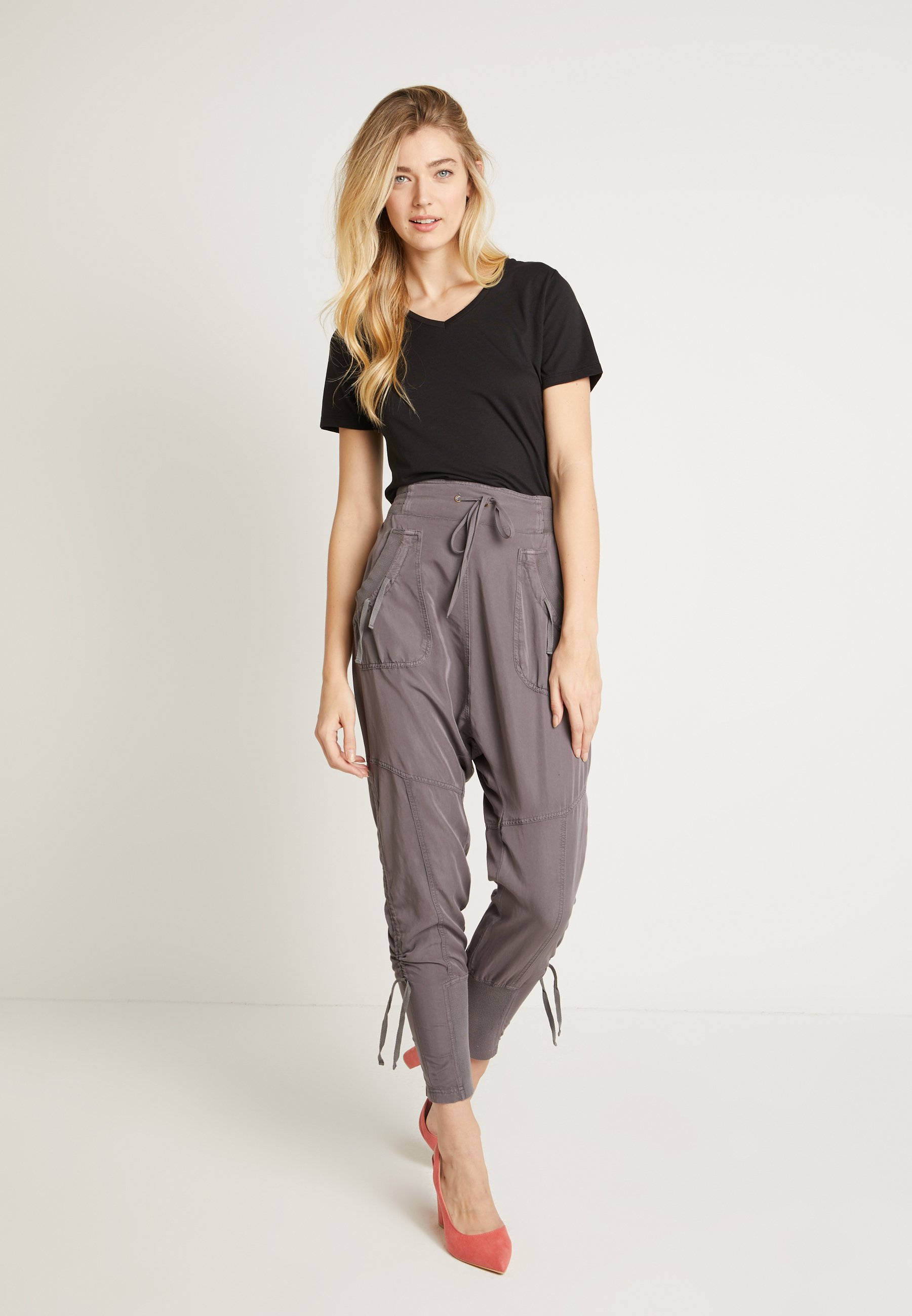 Cream NANNA PANTS Bukse pitch blacksvart Zalando.no Cream NANNA PANTS Bukse khaki Zalando.no