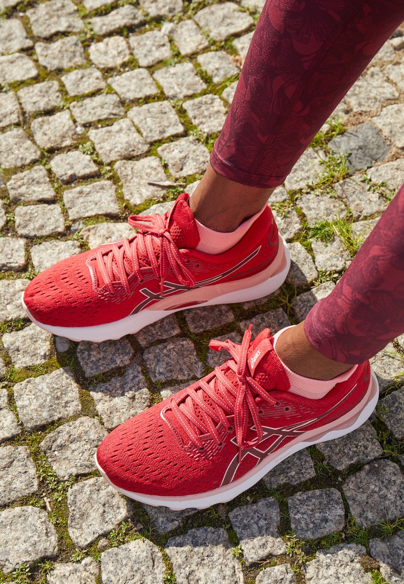 ASICS GEL NIMBUS - Stabiliteit hardloopschoenen cranberry/frosted rose/donkerrood - Zalando.nl